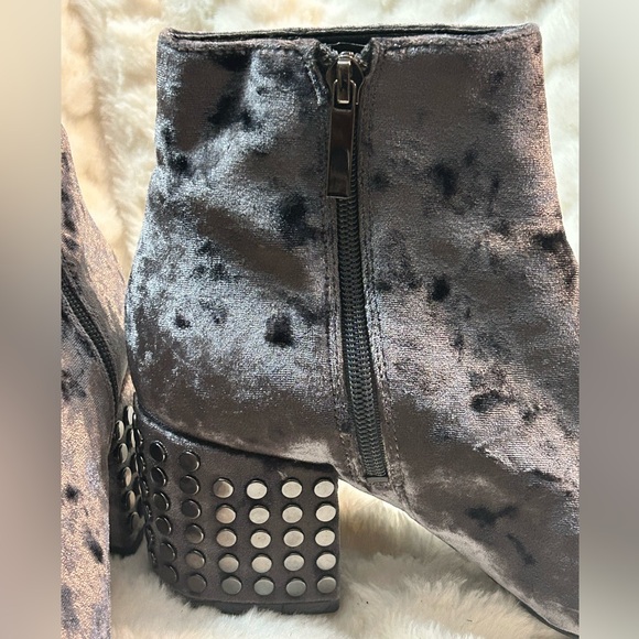 KENDALL + KYLIE Womens Blythe2 Velvet Chunky
Ankle Boots, Grey, Size 8 M - Picture 6 of 11